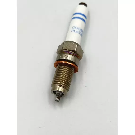 Свеча зажигания Bosch 0241145523 (y5kpp332)