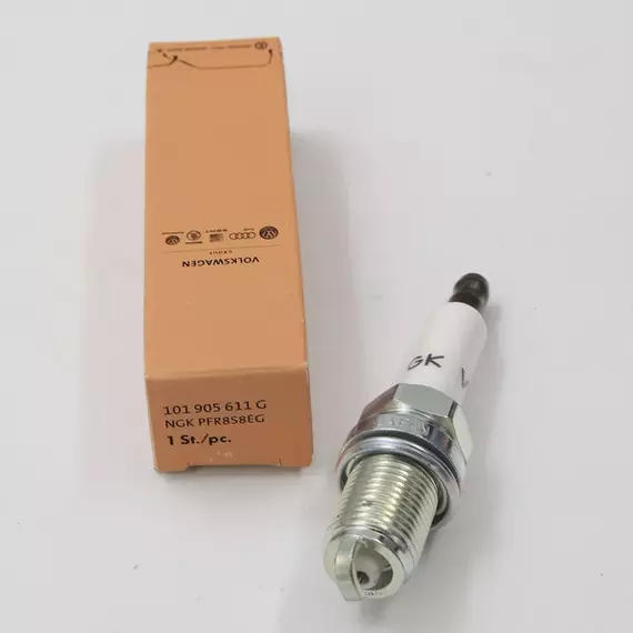 Свеча зажигания для VAG артикул 101905611G Audi A6 A7 A8 A4 Q7, для Volkswagen Tiguan Touareg / 1шт